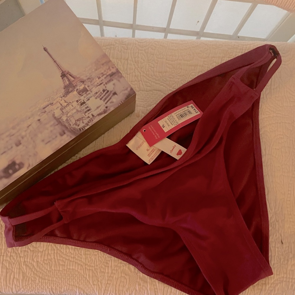 NWT! LIVE FROM “Bikini Bottom” Excellent Color—Cute Cut-Out Detail at Hips
